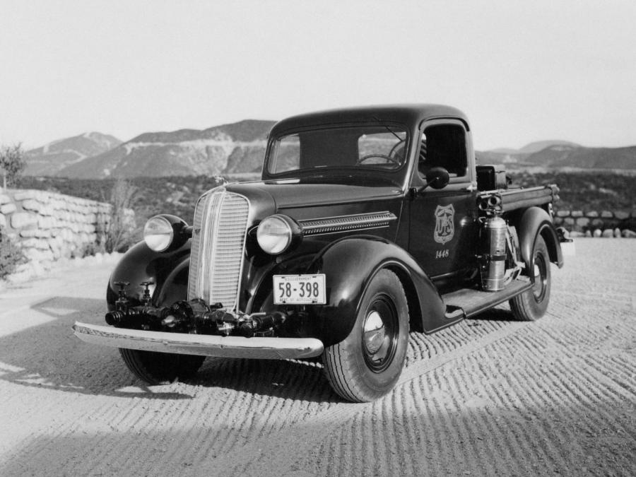  Dodge Model MD 34-Ton Pickup Pumper 1937 года  (фото 1 из 2)